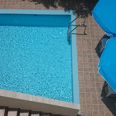 9 Muses 2* Élaphonèse